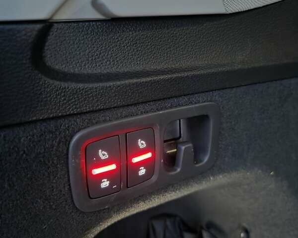 Чорний Ауді Ку 7, об'ємом двигуна 1.98 л та пробігом 63 тис. км за 33733 $, фото 30 на Automoto.ua