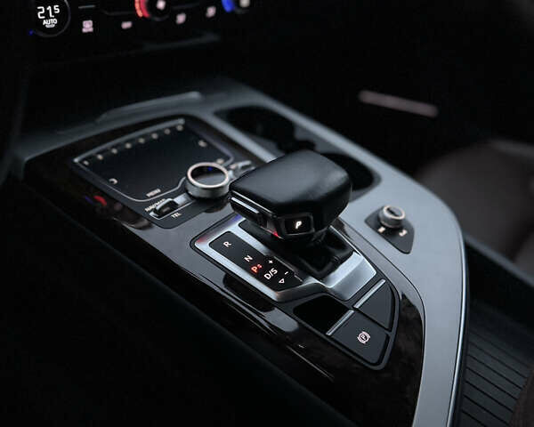 Черный Ауди Ку 7, объемом двигателя 1.98 л и пробегом 110 тыс. км за 24699 $, фото 22 на Automoto.ua