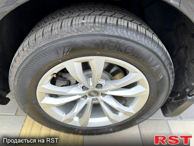 Черный Ауди Ку 7, объемом двигателя 3 л и пробегом 200 тыс. км за 30000 $, фото 6 на Automoto.ua