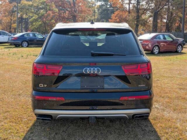 Черный Ауди Ку 7, объемом двигателя 2 л и пробегом 32 тыс. км за 7800 $, фото 6 на Automoto.ua