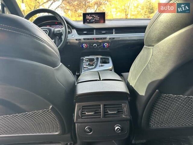 Черный Ауди Ку 7, объемом двигателя 2.97 л и пробегом 122 тыс. км за 50000 $, фото 6 на Automoto.ua