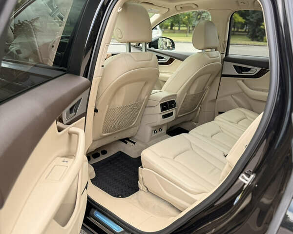 Чорний Ауді Ку 7, об'ємом двигуна 1.98 л та пробігом 84 тис. км за 45300 $, фото 9 на Automoto.ua