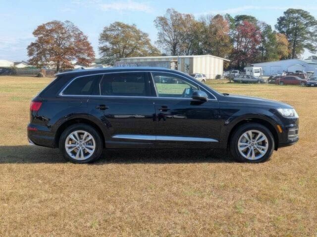 Черный Ауди Ку 7, объемом двигателя 2 л и пробегом 32 тыс. км за 7800 $, фото 4 на Automoto.ua