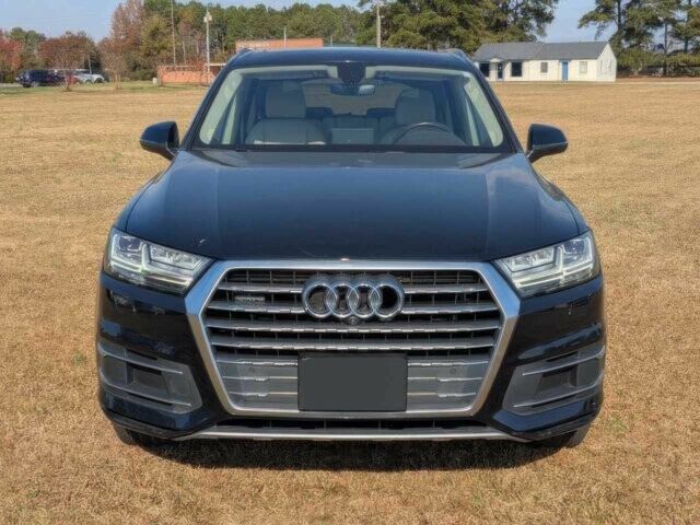 Черный Ауди Ку 7, объемом двигателя 2 л и пробегом 32 тыс. км за 7800 $, фото 1 на Automoto.ua