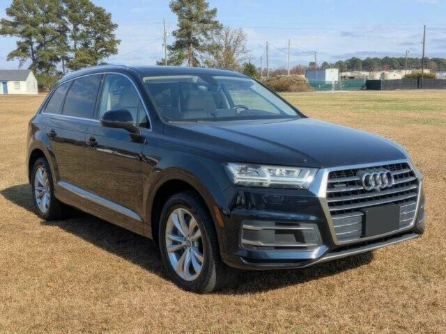 Черный Ауди Ку 7, объемом двигателя 2 л и пробегом 32 тыс. км за 7800 $, фото 2 на Automoto.ua