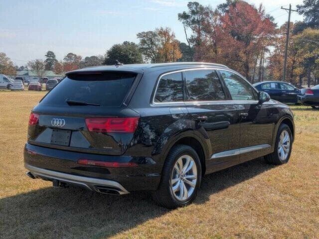 Черный Ауди Ку 7, объемом двигателя 2 л и пробегом 32 тыс. км за 7800 $, фото 5 на Automoto.ua