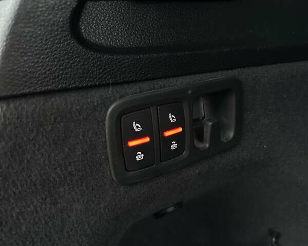 Черный Ауди Ку 7, объемом двигателя 1.98 л и пробегом 211 тыс. км за 24900 $, фото 8 на Automoto.ua