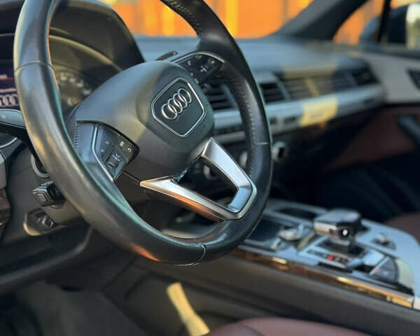 Чорний Ауді Ку 7, об'ємом двигуна 1.98 л та пробігом 92 тис. км за 32500 $, фото 9 на Automoto.ua