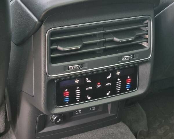 Черный Ауди Ку 7, объемом двигателя 3 л и пробегом 55 тыс. км за 59600 $, фото 31 на Automoto.ua