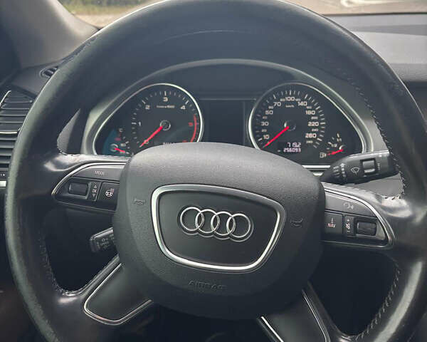 Ауді Ку 7 2012 у Києві на Automoto.ua Коричневий Ауді Ку 7, об'ємом двигуна 4.13 л та пробігом 256 тис. км за 22300 $, фото 18 на Automoto.ua