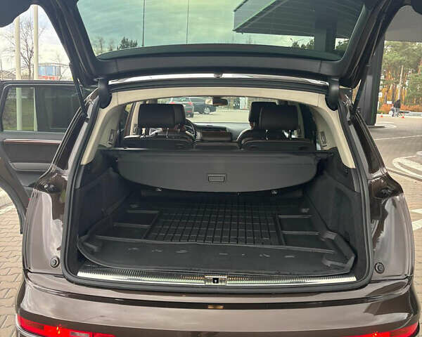 Ауді Ку 7 2012 у Києві на Automoto.ua Коричневий Ауді Ку 7, об'ємом двигуна 4.13 л та пробігом 256 тис. км за 22300 $, фото 12 на Automoto.ua