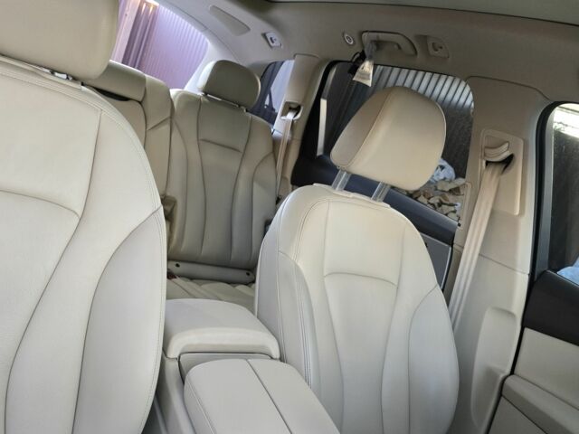 Серый Ауди Ку 7, объемом двигателя 2 л и пробегом 162 тыс. км за 23500 $, фото 5 на Automoto.ua