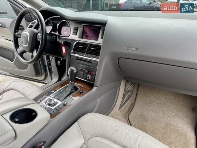 Серый Ауди Ку 7, объемом двигателя 3 л и пробегом 322 тыс. км за 10999 $, фото 35 на Automoto.ua