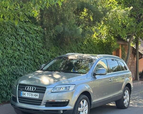 Ауді Ку 7 2006 у Вараш (Кузнецовськ) на Automoto.ua Сірий Ауді Ку 7, об'ємом двигуна 2.97 л та пробігом 343 тис. км за 11000 $, фото 1 на Automoto.ua