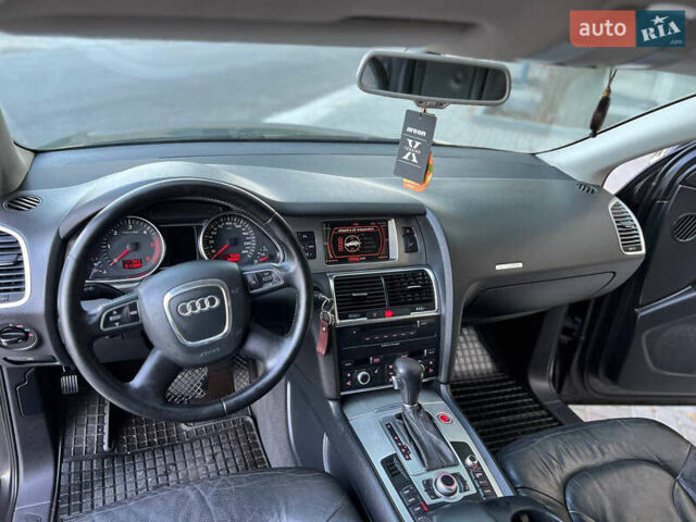 Серый Ауди Ку 7, объемом двигателя 2.97 л и пробегом 386 тыс. км за 12000 $, фото 4 на Automoto.ua