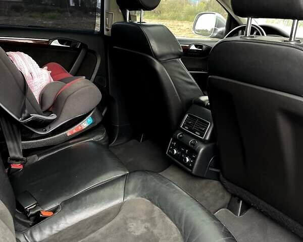 Серый Ауди Ку 7, объемом двигателя 3 л и пробегом 296 тыс. км за 12500 $, фото 1 на Automoto.ua