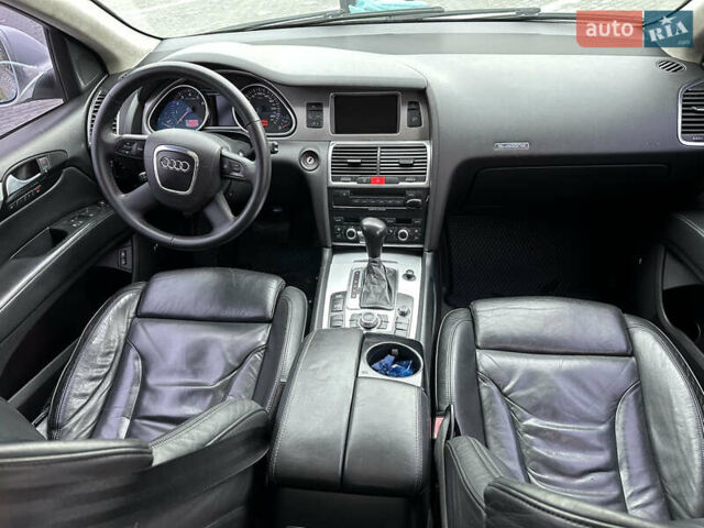 Сірий Ауді Ку 7, об'ємом двигуна 4.2 л та пробігом 360 тис. км за 7499 $, фото 22 на Automoto.ua