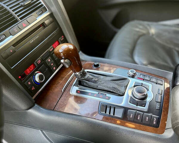 Серый Ауди Ку 7, объемом двигателя 3 л и пробегом 322 тыс. км за 12500 $, фото 16 на Automoto.ua