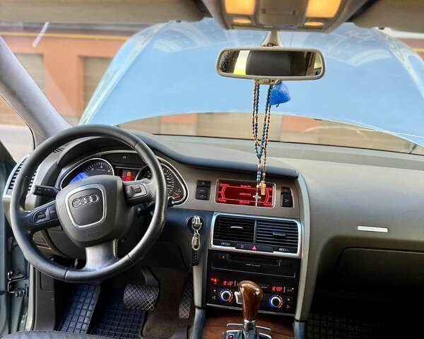 Серый Ауди Ку 7, объемом двигателя 3 л и пробегом 322 тыс. км за 12500 $, фото 13 на Automoto.ua