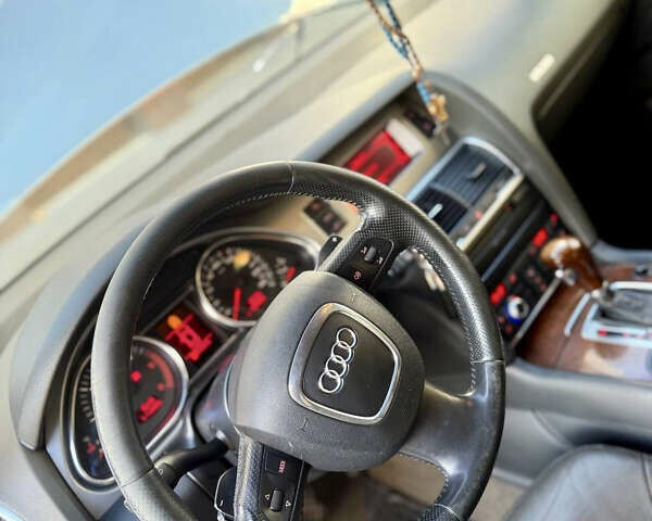 Серый Ауди Ку 7, объемом двигателя 3 л и пробегом 322 тыс. км за 12500 $, фото 14 на Automoto.ua