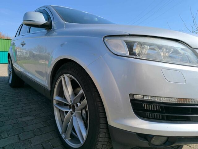 Серый Ауди Ку 7, объемом двигателя 3 л и пробегом 334 тыс. км за 10500 $, фото 3 на Automoto.ua