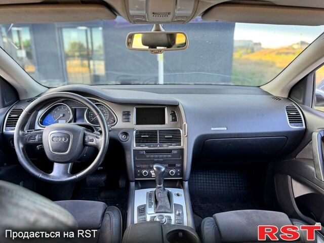 Серый Ауди Ку 7, объемом двигателя 4.2 л и пробегом 250 тыс. км за 12000 $, фото 2 на Automoto.ua