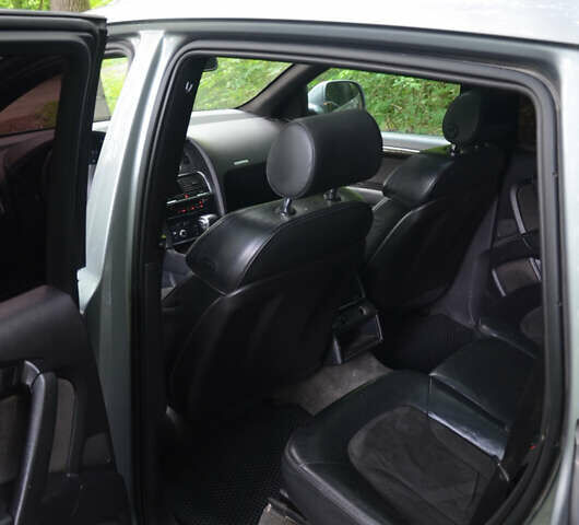 Сірий Ауді Ку 7, об'ємом двигуна 2.99 л та пробігом 316 тис. км за 12600 $, фото 9 на Automoto.ua