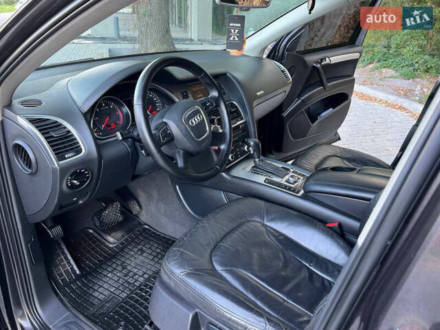 Серый Ауди Ку 7, объемом двигателя 2.97 л и пробегом 386 тыс. км за 12000 $, фото 14 на Automoto.ua