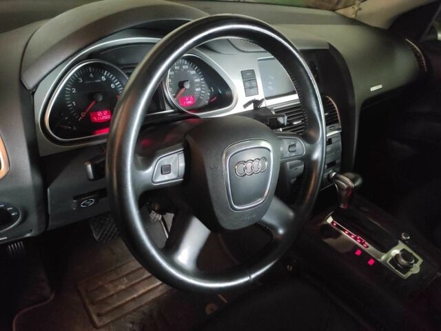 Серый Ауди Ку 7, объемом двигателя 4.2 л и пробегом 265 тыс. км за 11700 $, фото 7 на Automoto.ua