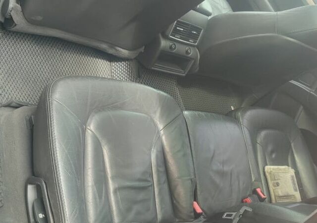 Серый Ауди Ку 7, объемом двигателя 3 л и пробегом 310 тыс. км за 260 $, фото 5 на Automoto.ua