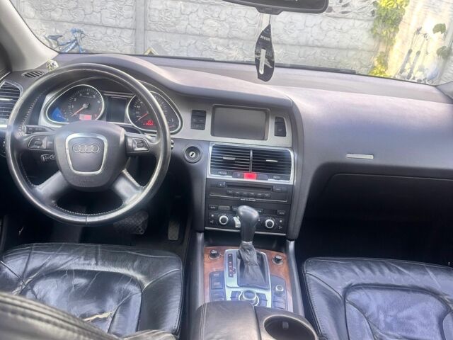 Сірий Ауді Ку 7, об'ємом двигуна 4.2 л та пробігом 230 тис. км за 9000 $, фото 1 на Automoto.ua