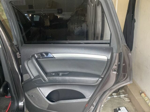 Серый Ауди Ку 7, объемом двигателя 3 л и пробегом 1 тыс. км за 10000 $, фото 15 на Automoto.ua