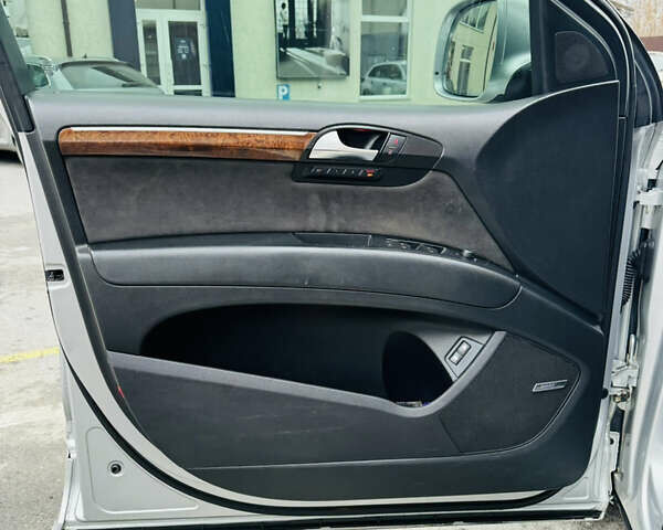 Сірий Ауді Ку 7, об'ємом двигуна 3 л та пробігом 388 тис. км за 10850 $, фото 22 на Automoto.ua