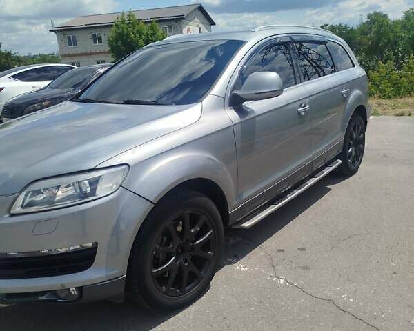 Серый Ауди Ку 7, объемом двигателя 3 л и пробегом 428 тыс. км за 7000 $, фото 1 на Automoto.ua