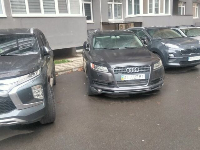 Сірий Ауді Ку 7, об'ємом двигуна 4.2 л та пробігом 220 тис. км за 13000 $, фото 5 на Automoto.ua