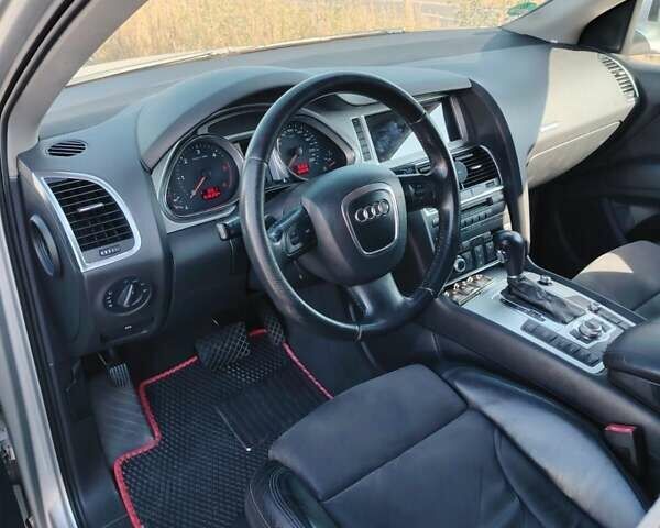 Серый Ауди Ку 7, объемом двигателя 4.13 л и пробегом 300 тыс. км за 14500 $, фото 2 на Automoto.ua