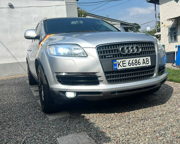 Серый Ауди Ку 7, объемом двигателя 3.6 л и пробегом 142 тыс. км за 12000 $, фото 1 на Automoto.ua