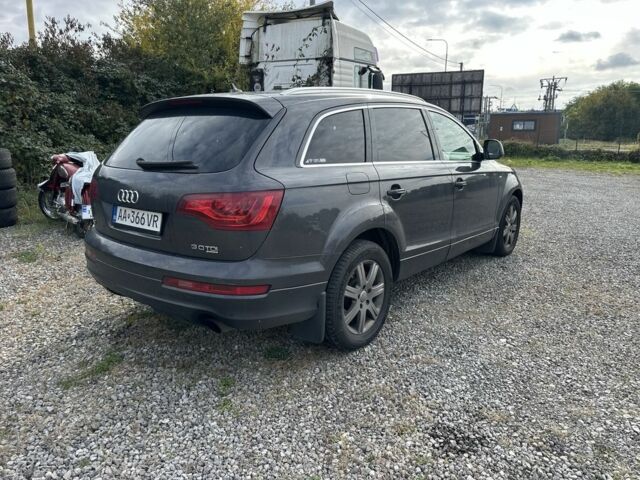 Серый Ауди Ку 7, объемом двигателя 3 л и пробегом 300 тыс. км за 4800 $, фото 2 на Automoto.ua