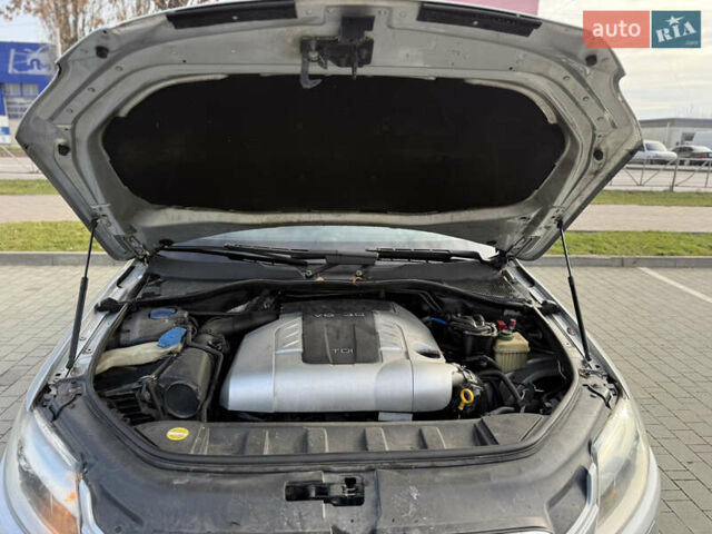 Серый Ауди Ку 7, объемом двигателя 3 л и пробегом 287 тыс. км за 12700 $, фото 20 на Automoto.ua