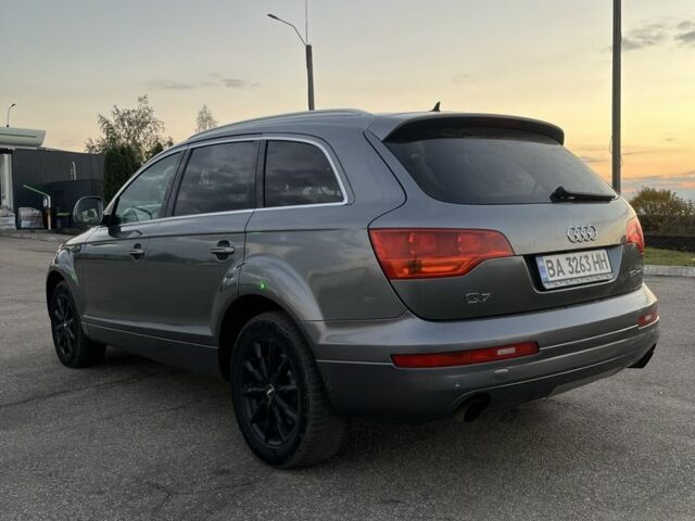 Серый Ауди Ку 7, объемом двигателя 3 л и пробегом 330 тыс. км за 12000 $, фото 4 на Automoto.ua