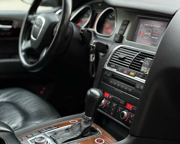 Серый Ауди Ку 7, объемом двигателя 4.2 л и пробегом 222 тыс. км за 8200 $, фото 26 на Automoto.ua