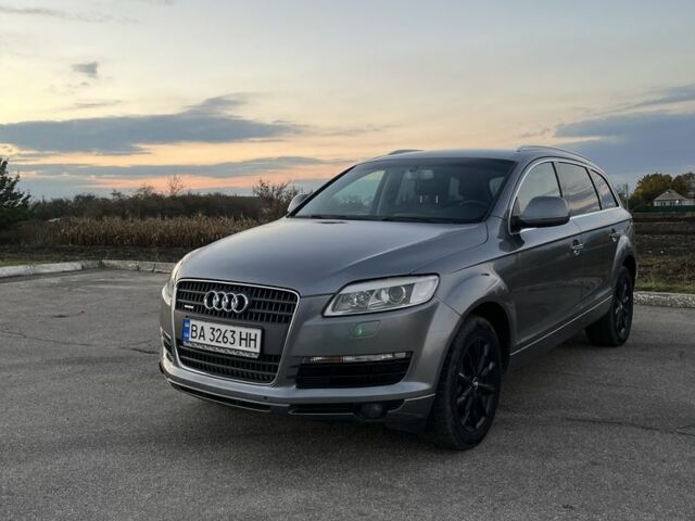 Серый Ауди Ку 7, объемом двигателя 3 л и пробегом 330 тыс. км за 12000 $, фото 1 на Automoto.ua