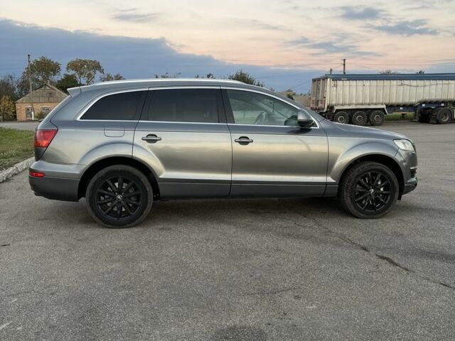 Серый Ауди Ку 7, объемом двигателя 3 л и пробегом 330 тыс. км за 12000 $, фото 3 на Automoto.ua