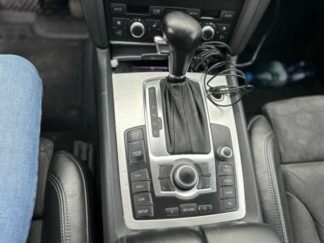 Серый Ауди Ку 7, объемом двигателя 3 л и пробегом 300 тыс. км за 4800 $, фото 7 на Automoto.ua