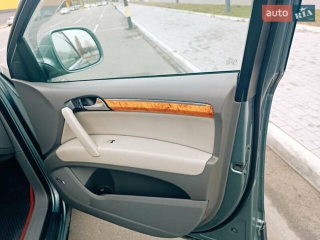 Серый Ауди Ку 7, объемом двигателя 3.6 л и пробегом 250 тыс. км за 9500 $, фото 6 на Automoto.ua