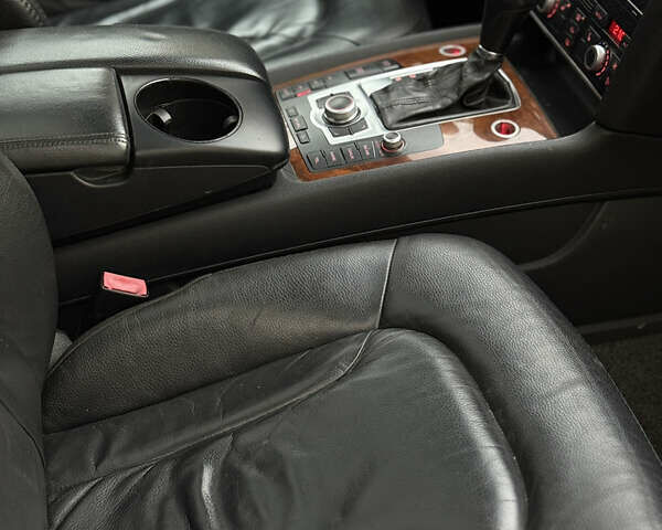 Серый Ауди Ку 7, объемом двигателя 4.2 л и пробегом 222 тыс. км за 8200 $, фото 25 на Automoto.ua