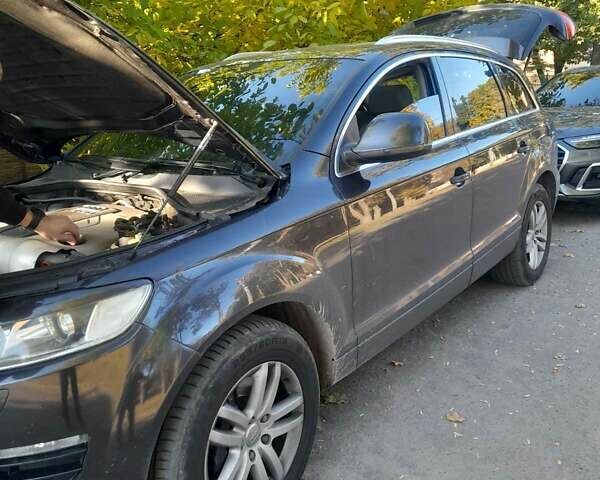 Сірий Ауді Ку 7, об'ємом двигуна 3 л та пробігом 290 тис. км за 14000 $, фото 5 на Automoto.ua