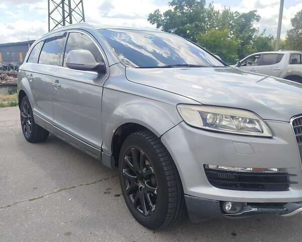 Серый Ауди Ку 7, объемом двигателя 3 л и пробегом 428 тыс. км за 7000 $, фото 5 на Automoto.ua
