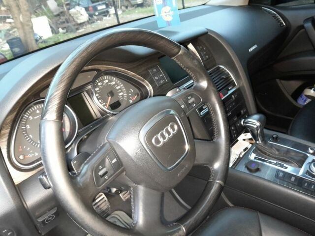 Серый Ауди Ку 7, объемом двигателя 4 л и пробегом 260 тыс. км за 10500 $, фото 3 на Automoto.ua