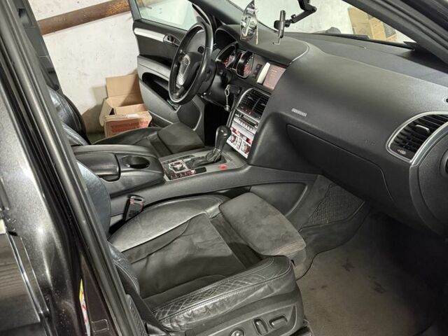 Серый Ауди Ку 7, объемом двигателя 0 л и пробегом 320 тыс. км за 8700 $, фото 1 на Automoto.ua